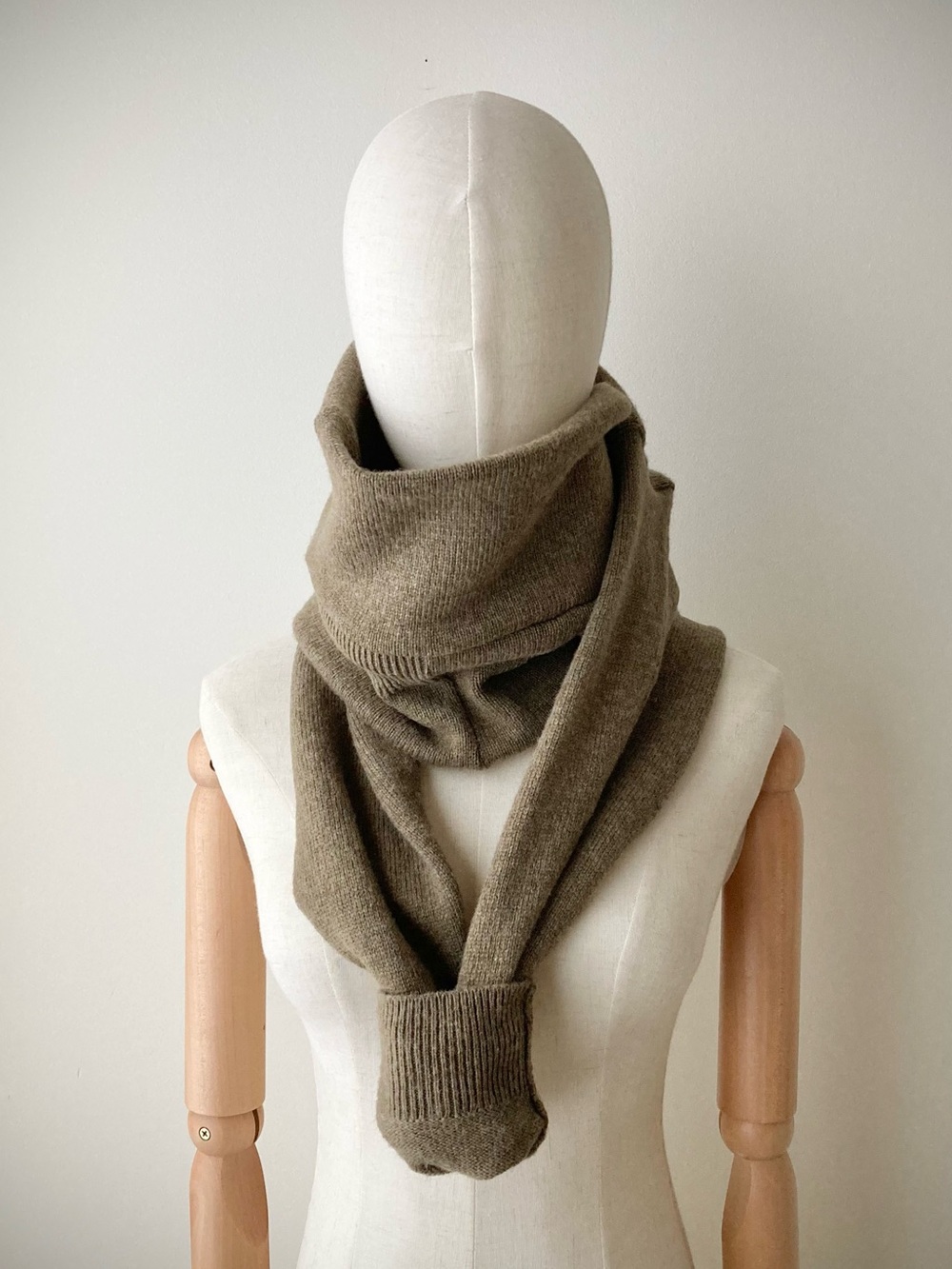 joodito 100% wool sweater wrap scarf preppy tie neckwarmer cowl soft taupe brown